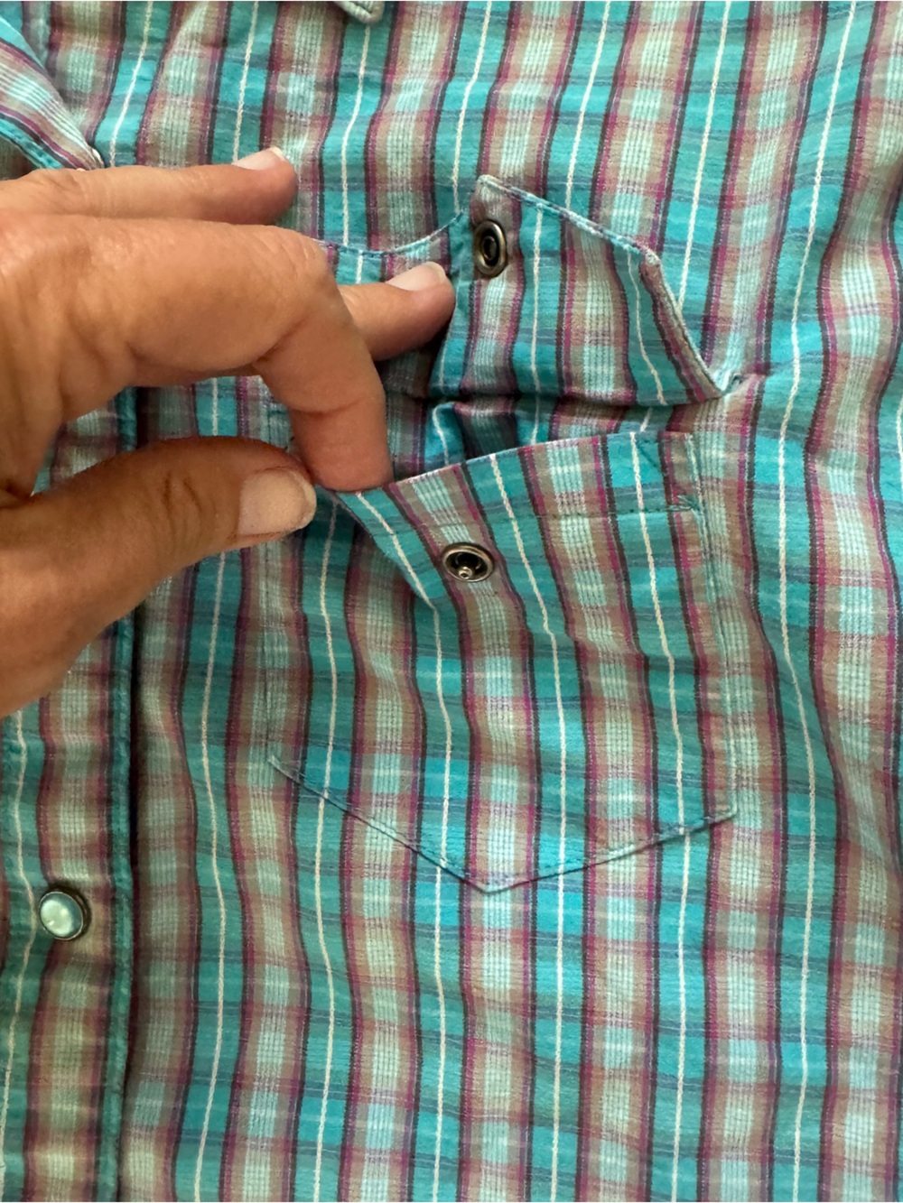 Aura Large Blue Plaid Sleeveless Pearl Snap Top - Picture 5 of 8